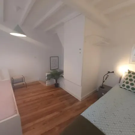 Casita Con Encanto Al Lado Estacion De Feve