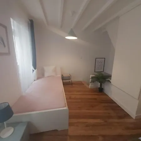 Casita Con Encanto Al Lado Estacion De Feve