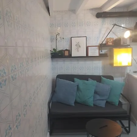 Casita Con Encanto Al Lado Estacion De Feve