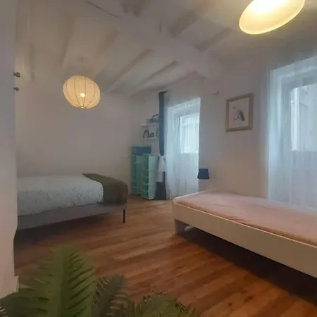 Casita Con Encanto Al Lado Estacion De Feve